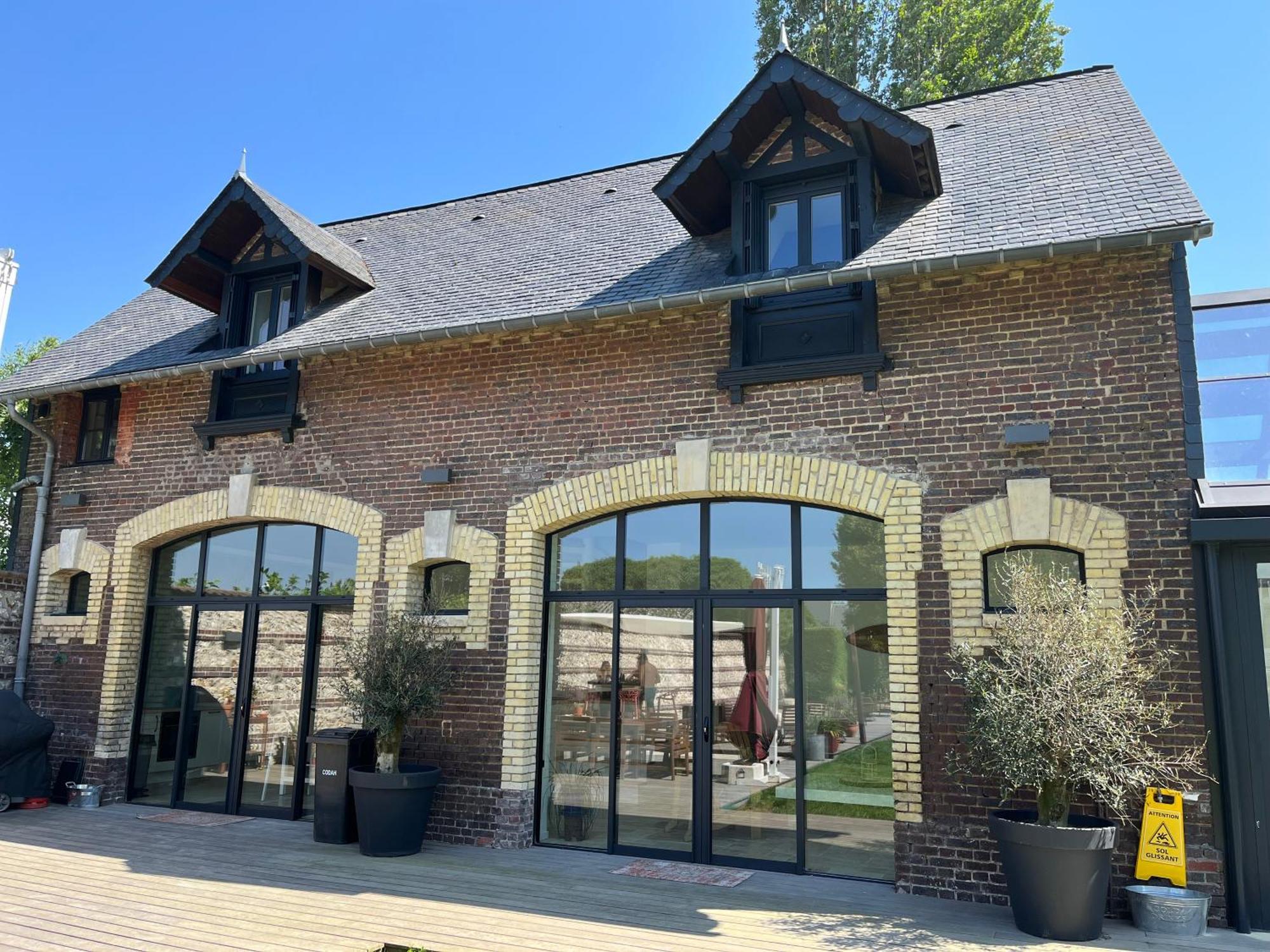 Ecurie Les Tourelles Piscine Interieure & Spa Gainneville Exterior photo